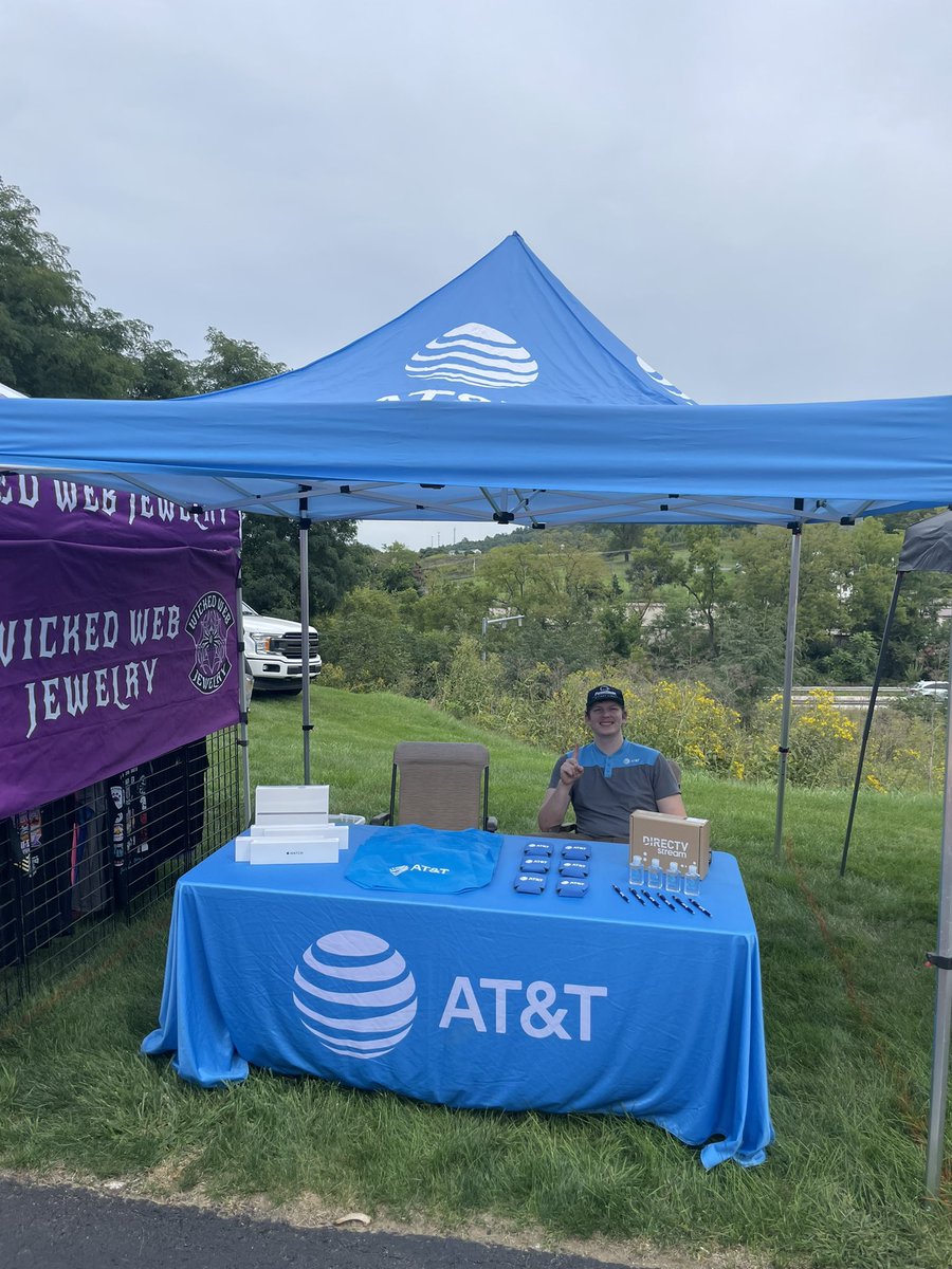 bmoney9293's tweet photo. Representing at the Steel City Rod Run &amp; Bike Show with one of the best @Nate_412! #TeamFIRE #ELEV8 #LifeatATT https://t.co/33ZPbDehGF