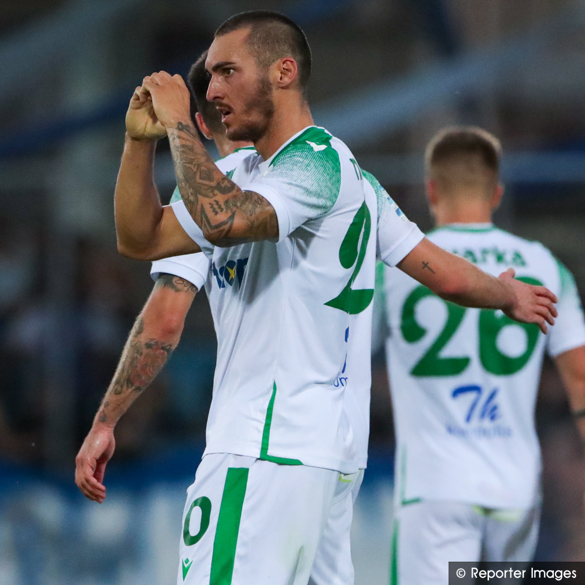 Super_League_GR's tweet photo. 📸 Ο πανηγυρισμός του Μουτίνιο στο 45+1' για την ισοφάριση.
➡️https://t.co/2iXQOZVcqY

#slgr #paslev #PASGiannina #Levadiakos #matchday4 #Football https://t.co/551RoMN1Q6