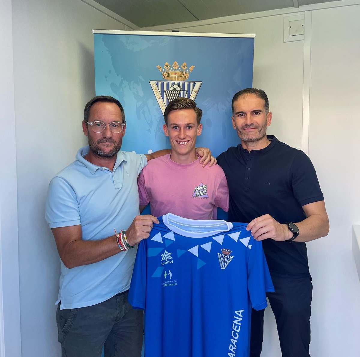 jacoblopez3_'s tweet photo. Following a dream.⚡️
¡Nuevos retos, nuevas ilusiones! Con muchas ganas de empezar este nuevo capítulo. ¡Mil gracias por la acogida y la confianza, vamos con todo!💪🏼 @udmaracena1945 💙 https://t.co/maf3gUbIOq