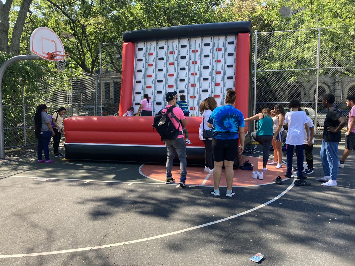 PS123MJackson's tweet photo. #backtoschool #ps123mahaliajackson #grahamwindham #district5 #harlem https://t.co/7oJVMpb2Oz