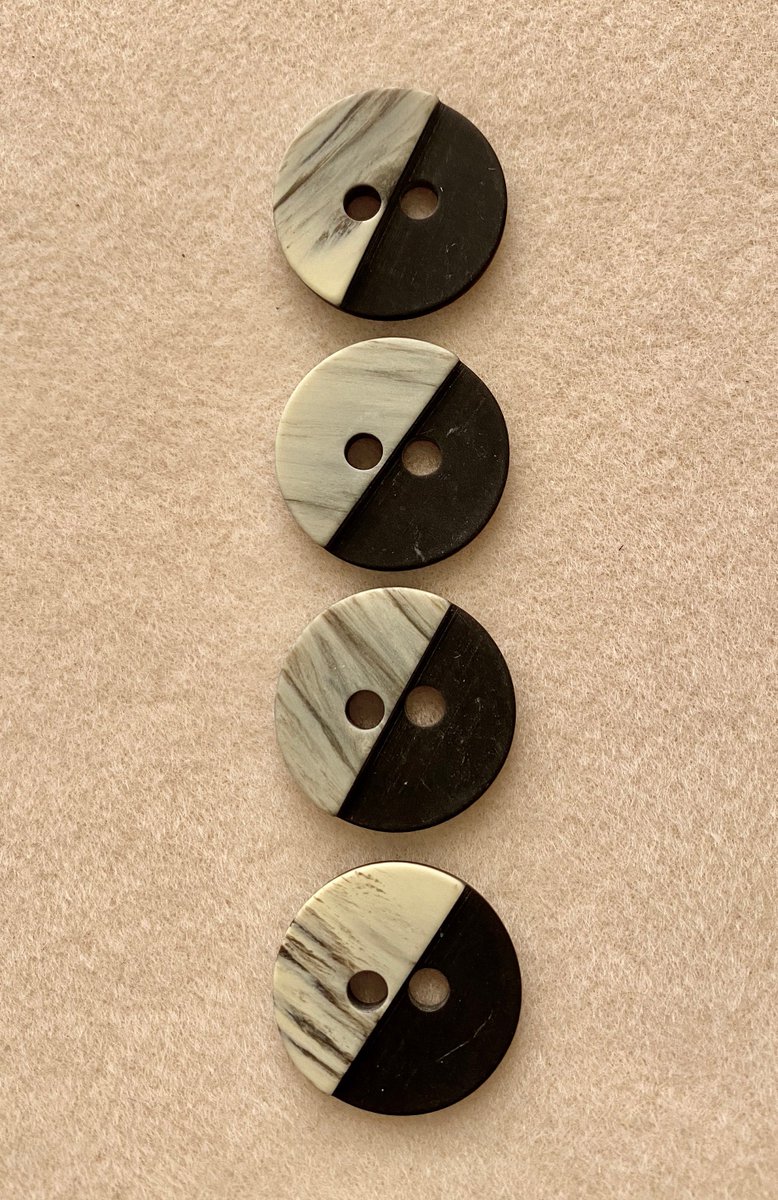BySupply1's tweet photo. 10 Vintage 25mm large round 2 holes Plastic buttons lot of 10 by BySupply https://t.co/AQ5d7u6YOc #bysupply #Etsy #LargeButtons https://t.co/ZFz1M55P55