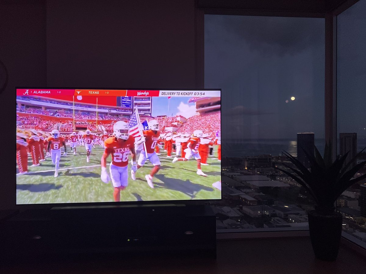 quanvideo's tweet photo. Up at six am Hawaii time to watch my Longhorns take on Alabama! That’s a full moon in the background. Hook ‘em Horns! #HookEm https://t.co/LggvJcazNv