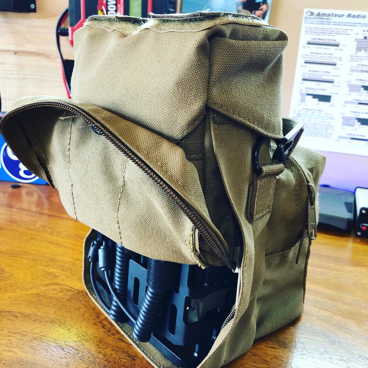 thetechprepper1's tweet photo. The TTP Manpack Bag coming soon.

1. Designed and made in the USA (Mesa, AZ)
2. Premium materials
3. Purpose-built for rugged field use

Stay tuned for details over the next month.

Be safe, All!

#thetechprepper #yaesu #ft818 #manpack #radioporn #prepper #comms https://t.co/g5WKGH5HRZ