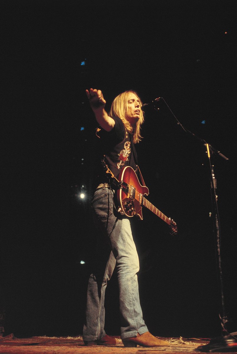 The king of cool.
Madison Square Garden, 2002

📷 Ebet Roberts
