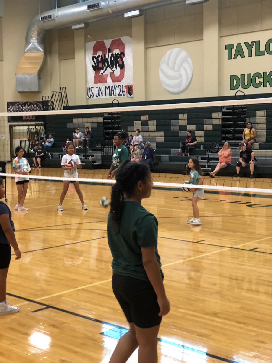 MattWamble's tweet photo. Great turnout this morning for the first annual Little Ducks Volleyball Camp!  Great job to the coaches and athletes and parents for making this a memorable experience. #LadyDucks @taylorducks  @DevinPadavil @TaylorVolleyba1 @CommerfordTLC https://t.co/fYXORSHODE