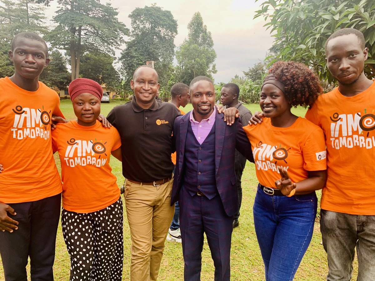 Kassaga4UG's tweet photo. Very successful 4- weeks intensive #TrainingInstitute for @TEACH4UG #Cohort5 Fellows. Thanks @SemweyaMusoke for your lessons, overcome fear, learn from failure &amp; keep the #Imagination to be problems solvers in communities &amp; be part of creating the #Africawewant! @otimgerald https://t.co/plSOTf7GIB