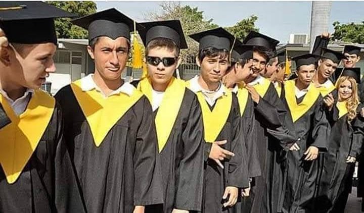 -"el usuario de stand puede ser cualquiera"
-el usuario de stand: