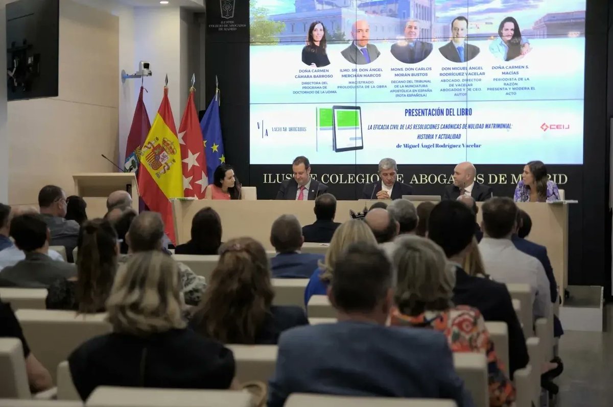 VacelarAbogados's tweet photo. Ayer nuestro Director Académico Miguel Ángel Rodríguez Vacelar presentó en el @icam_es su primer libro jurídico de @TR_ESP con ponentes de primer nivel y gran éxito de aforo. ¡Gracias a todos los asistentes!
https://t.co/LgEA6CknHr
#PresentaciónDeLibro #vacelar #ceij #abogacía https://t.co/HhtXnERyfC