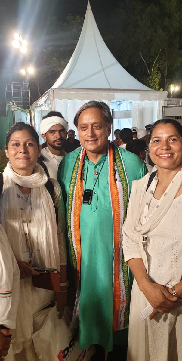 ShashiTharoor's tweet photo. Welcomed the Bharat Padayatris who are accompanying ⁦@RahulGandhi⁩ throughout the #BharatJodoYatra. In these pix are @profcong’s AvaniBansal, two women marchers from Madhya Pradesh, Chandy Oommen &amp; ⁦@kanhaiyakumar⁩, among the 100 who will walk the whole way. #Respect https://t.co/roRaj1Vn7k
