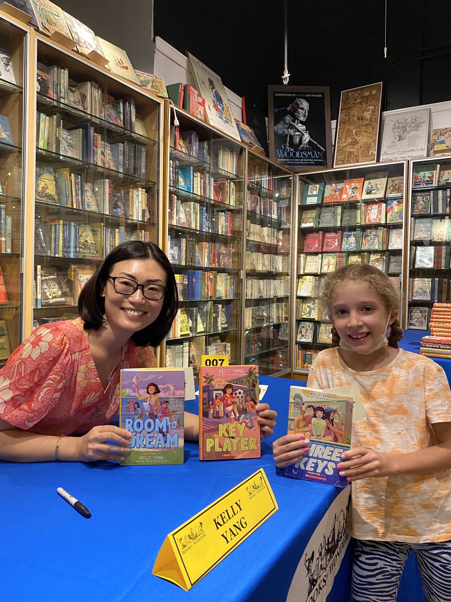 kellyyanghk's tweet photo. Thank you to everyone who came out to @BooksofWonder today—so wonderful to meet my NYC young readers!!! Thank you for bringing me your pictures, shoes, and warmth! ❤️❤️❤️📚📚📚NEXT TOUR STOP: San Francisco! Get ready, Bay Area! #KeyPlayer #KeyPlayerTour #FrontDeskSeries https://t.co/R7aNSEuw5O