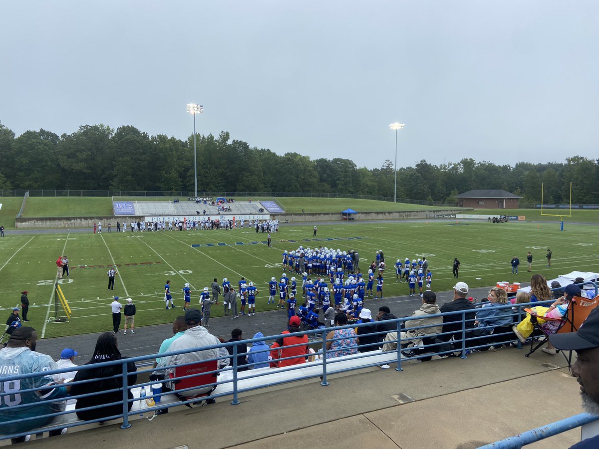 HunterSatterfi3's tweet photo. Had a great time at PC today! Appreciate all the coaches for showing love🖤
@coach14tw_ @HighSchoolBlitz @BlueHoseSports @BlueHoseFtball https://t.co/N3wUyDPgd3
