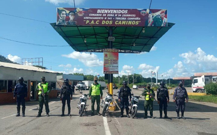 poliguarico15's tweet image. #10Sep|| Con el fin de garantizar seguridad a la ciudadanía en general, se realizó Despliegue de Seguridad Mixto de Contención Activa, en diferentes Sectores del Mpio. Ortiz, chequeando vehículos, motos y personas.
#CCP2
#GuáricoSeguro
#PotenciaMoralYPolitíca