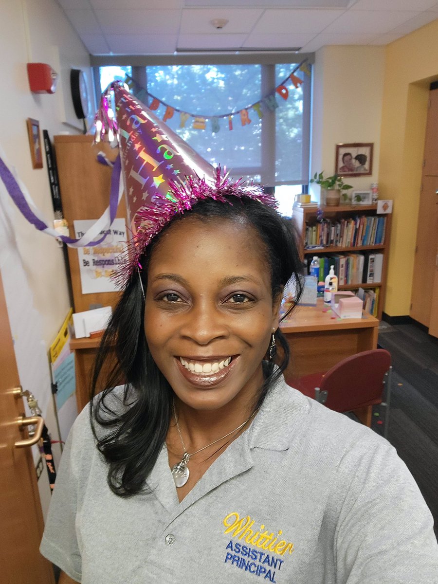 mccombwilliams's tweet photo. Who says working on your birthday is no fun @PCLRobinson @OakPark97? #Whittier97 #kidshelpcelebrate #feelingloved #staffstyle #thankfulandgrateful this week was really fun! https://t.co/7jk4ZP3Ifn