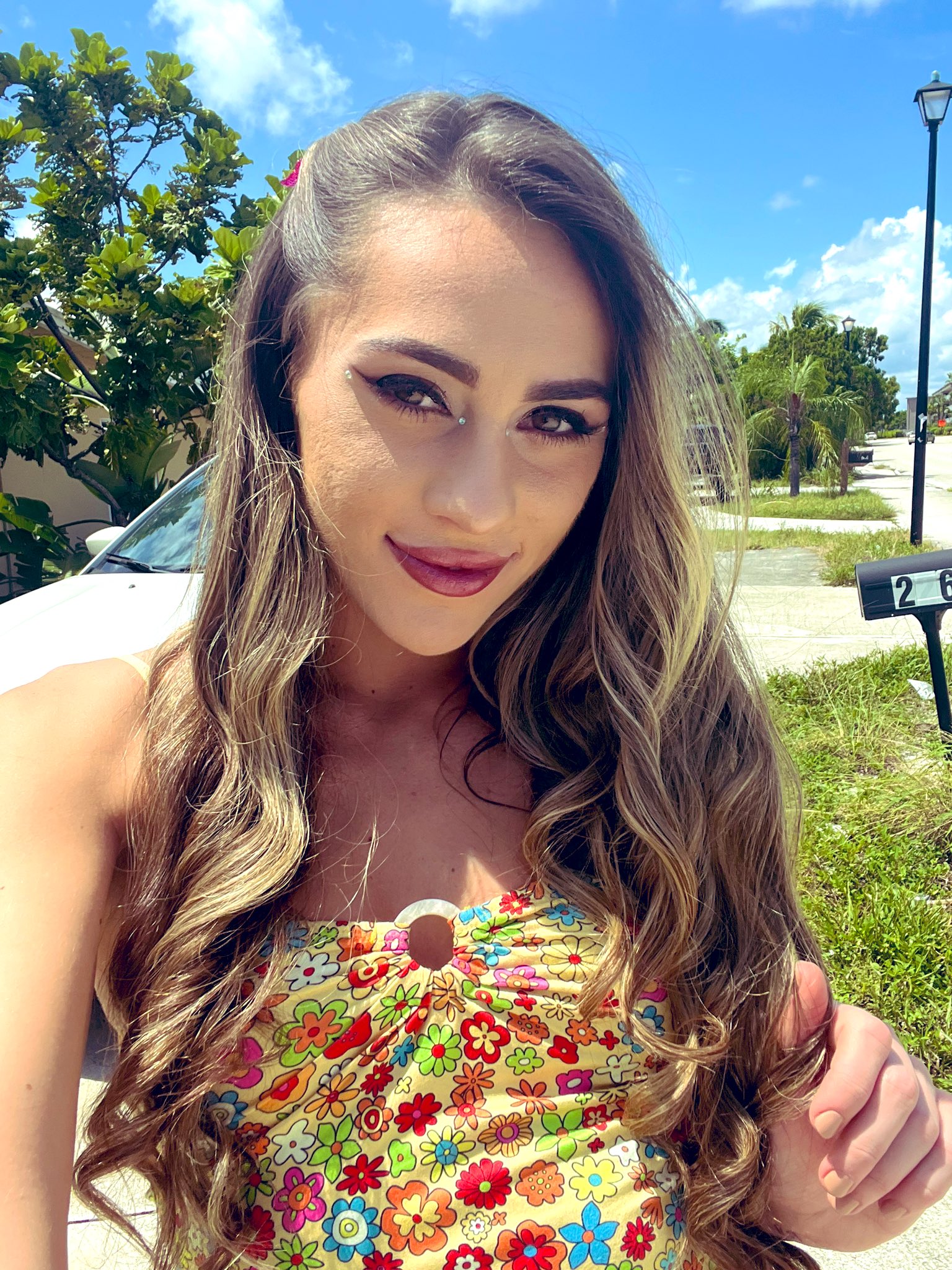 TW Pornstars - 4 pic. Mackenzie Mace. Twitter. Modern 70’s vibe today 🌻