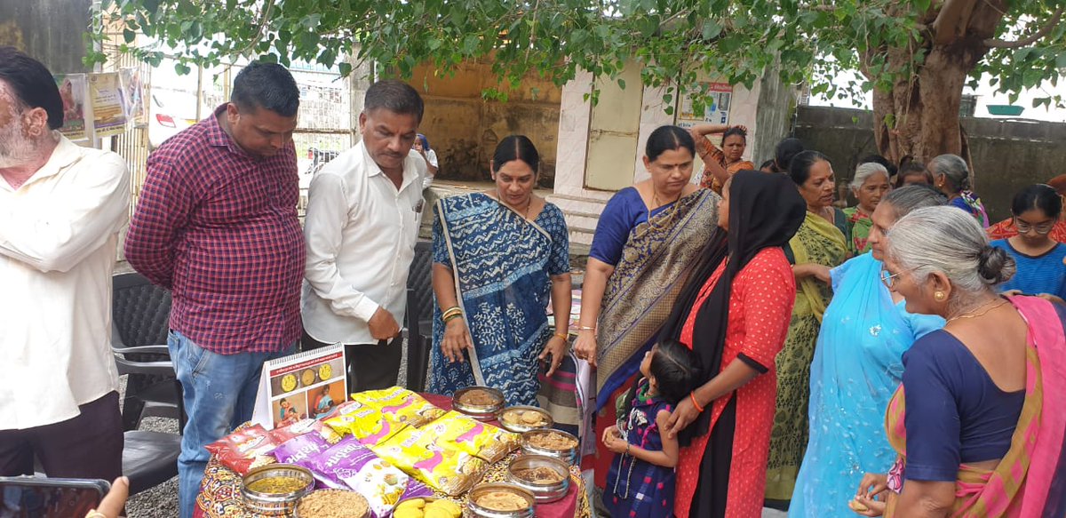 mcjunagadh's tweet photo. માન.મેયરશ્રીની અધ્યક્ષતામાં પોષણ માસની ઉજવણી અંતર્ગત પોષણ જાગૃતિ શિબિરનું આયોજન શાંતેશ્વર મંદિર ખાતે કરેલ. જેમાં  લાભાર્થીઓને પોષણ,સ્વાસ્થ્ય, આંગણવાડી ખાતેથી આપવામાં આવતા thr ના નિયમિત ઉપયોગથી થતા ફાયદા જેવી બાબતો ઉપર જાણકારી આપવામાં આવેલ.@CMOGuj @InfoGujarat @JunagadhGog https://t.co/6oxXD0zMy9