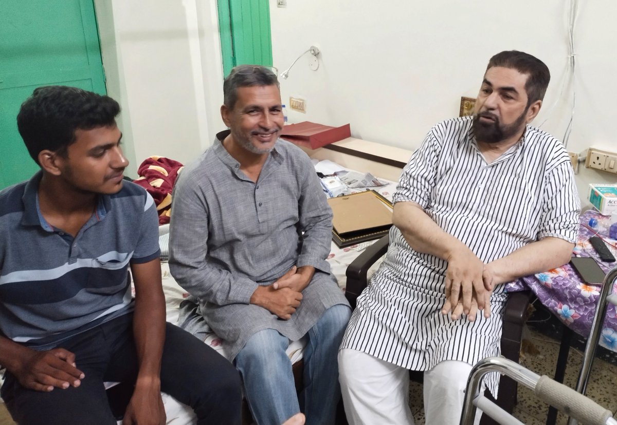 save_waqf's tweet photo. सेव वक्फ इंडिया मिशन के अलमबरदार भारत की सुप्रीम रिलीजियस अथारिटी आफताबे शरीयत मौलाना डॉक्टर सैयद कल्बे जवाद नकवी साहब के घुटनों के कामयाब ऑपरेशन के बाद आज अयादत में लखनऊ जौहरी मोहल्ले के बैतुलहुज्न में, सेव वक्फ इंडिया के वाइस प्रेसिडेंट,तहलका टुडे के एडिटर सैयद रिज़वान मुस्तफा https://t.co/t35FE9tQhx