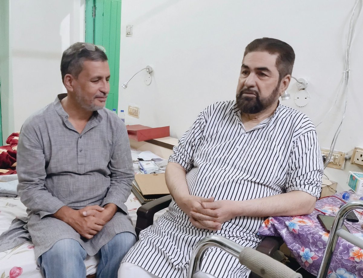 save_waqf's tweet photo. सेव वक्फ इंडिया मिशन के अलमबरदार भारत की सुप्रीम रिलीजियस अथारिटी आफताबे शरीयत मौलाना डॉक्टर सैयद कल्बे जवाद नकवी साहब के घुटनों के कामयाब ऑपरेशन के बाद आज अयादत में लखनऊ जौहरी मोहल्ले के बैतुलहुज्न में, सेव वक्फ इंडिया के वाइस प्रेसिडेंट,तहलका टुडे के एडिटर सैयद रिज़वान मुस्तफा https://t.co/t35FE9tQhx