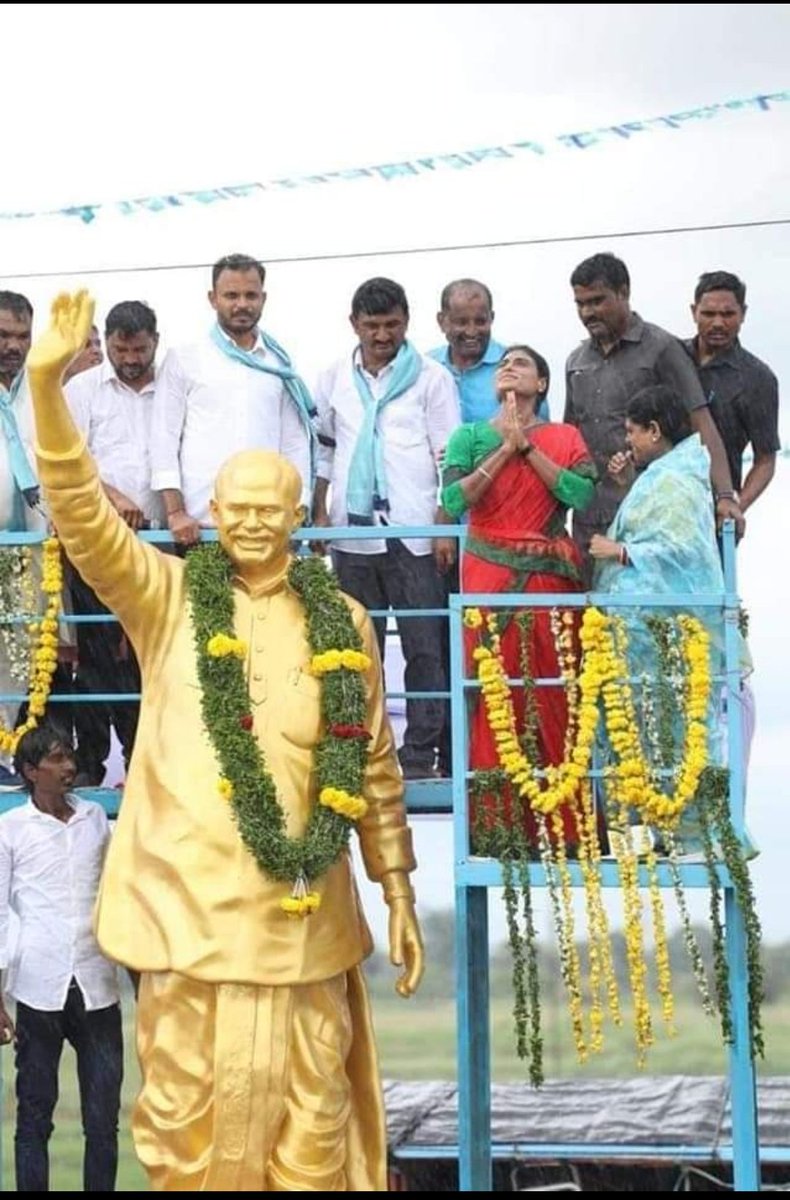 Smahaboob17's tweet photo. వాన చినుకై నాన్న దీవెనలు..🙏
అమ్మ ఆత్మీయ ఆశీర్వాదం.. 🙏
ప్రజల అండ నడుమ🙏
2000 కిలోమీటర్ల దూరం మైలురాయి దాటాను..! 🙏🙏🙏🙏🙏
#2000kms
#day148 #PrajaPrasthanam #Padayatra
#YSSharmila #ysr #YSRLivesOn #YSRForever #ysrtp #YSRTelanganaParty #Telangana #YSSharmilaForBetterTelangana https://t.co/dscjTbP1f4