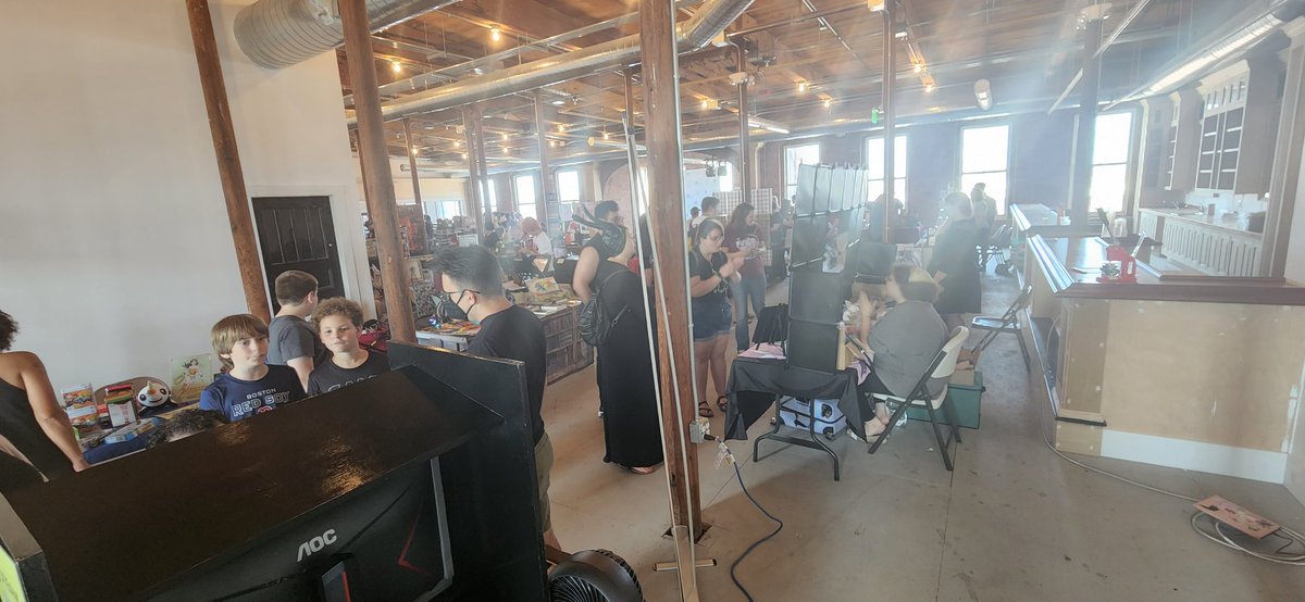 DayliteBasement's tweet photo. Lots of people coming through! Already bought some merch from our neighboring booths.
#indiegamedev #indiegames #indiedev #gamedev #gamedevelopment #gamedesign #pixelart #roguelike #roguelite #localartists #localvendors #videogames #Lowell #MillNo5 https://t.co/1BtelgCgyH