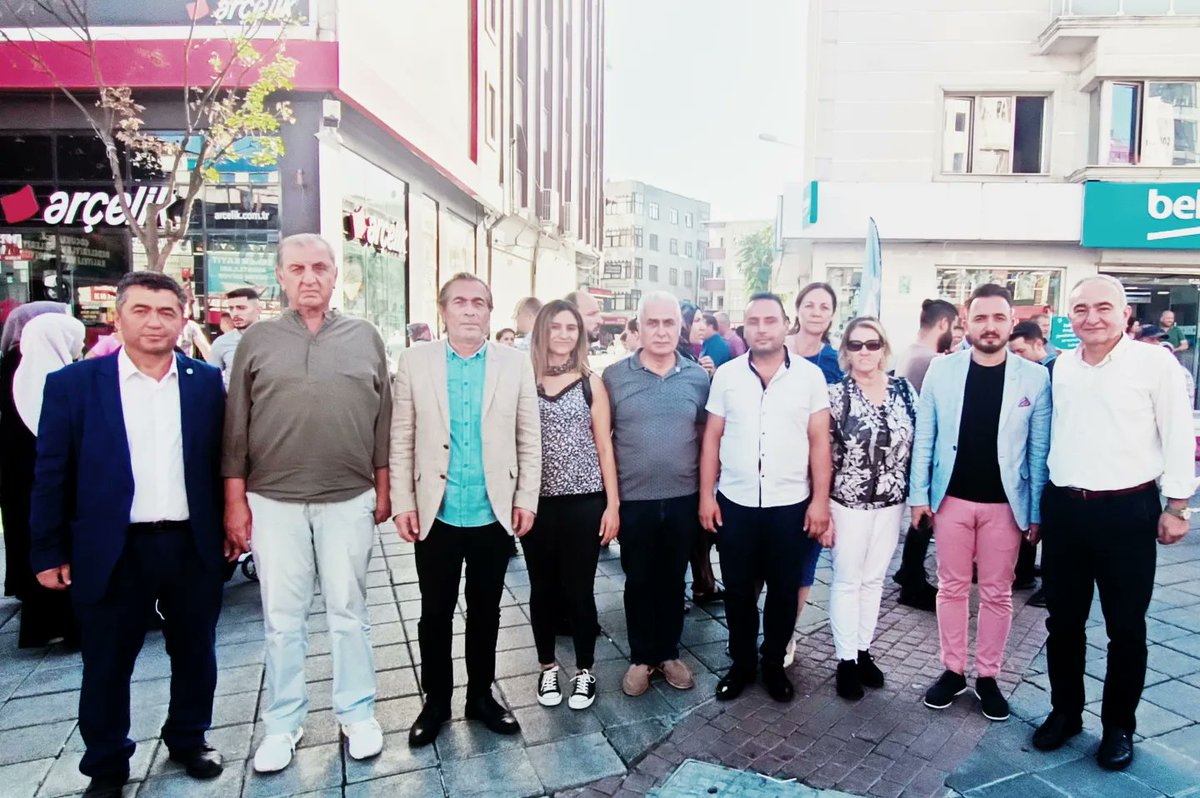 Genel Başkanımız Sn. Meral Akşener'in  Başakşehir Bağcılar ve Esenler ilçelerinde gerçekleştirmiş olduğu esnaf ziyaretlerine Eyüpsultan İlçe Teşkilatı olarak katılım sağladık
<a href="/meral_aksener/">Meral Akşener</a> 
<a href="/SBugraKavuncu/">Buğra Kavuncu</a>  
<a href="/mehmetsivaci/">Mehmet Hulusi SIVACI</a> 

#İyiPartiBaşakşehir
#İyiPartiBağcılar 
#İyipartiEsenler