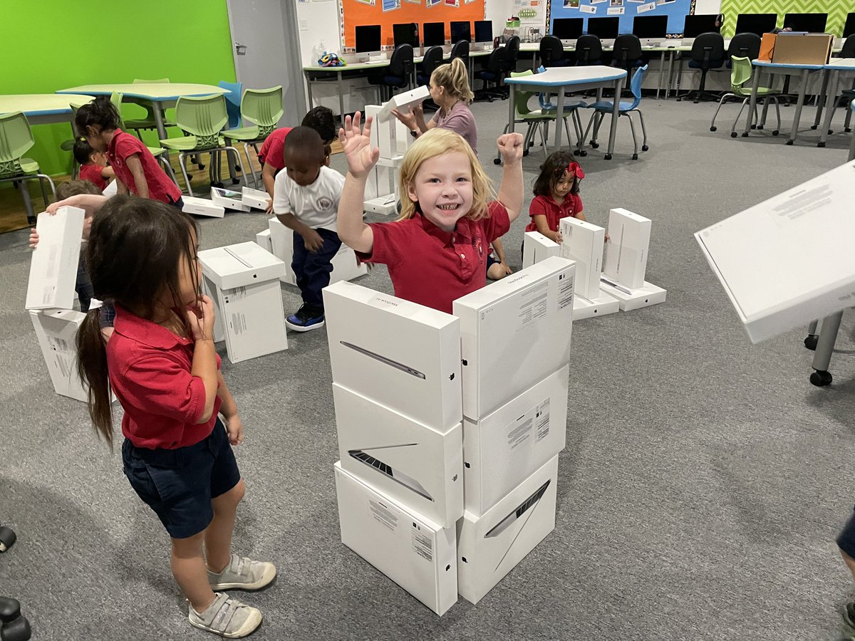 carriewillis18's tweet photo. Preschool Boxitects using their imagination and creativity to create with boxes! Our students love to build with our recycled MacBook boxes. #STEAM #STEM #Preschool #STEAMLab #STEAMLit https://t.co/IlI6bO93fK