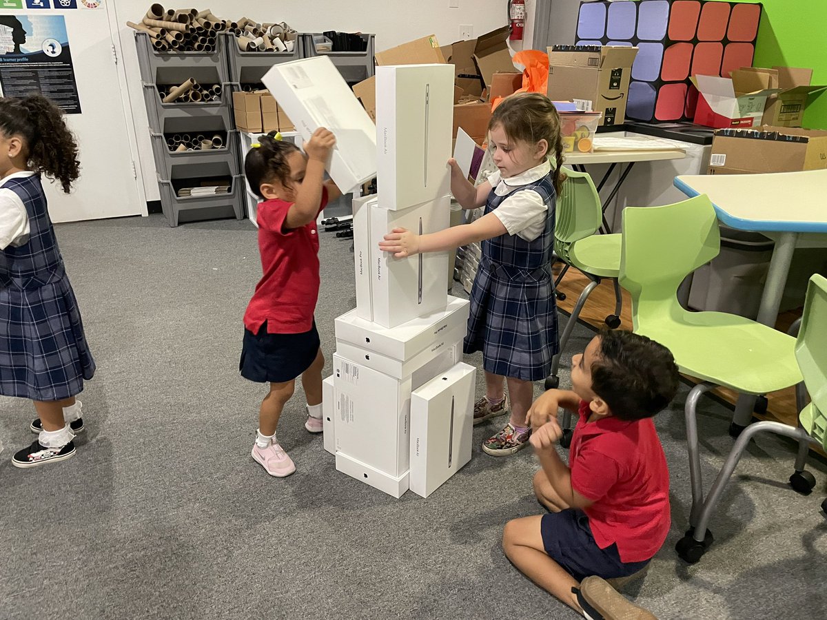 carriewillis18's tweet photo. Preschool Boxitects using their imagination and creativity to create with boxes! Our students love to build with our recycled MacBook boxes. #STEAM #STEM #Preschool #STEAMLab #STEAMLit https://t.co/IlI6bO93fK