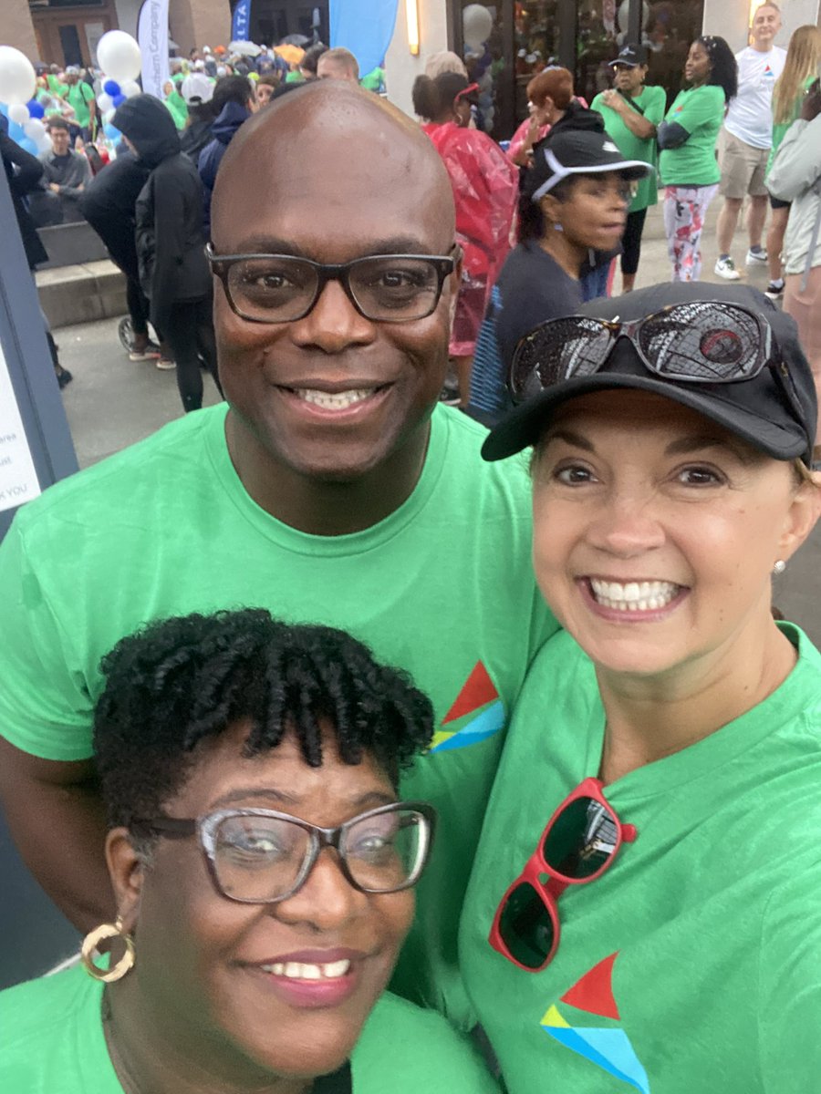 KimGreeneCEO's tweet photo. I enjoyed a fantastic Saturday morning with my @SouthernCoGas team, family and friends as we laced up our sneakers to participate in the American Heart Association’s Heart Walk to fight against heart disease, which is the #1 killer in America. #HeartWalk2022 #FuelingCommunities https://t.co/MtjVnNiLFX