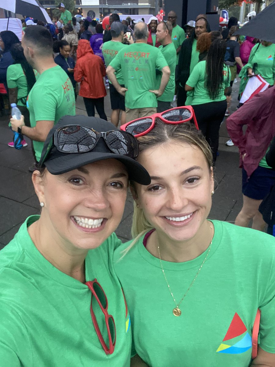 KimGreeneCEO's tweet photo. I enjoyed a fantastic Saturday morning with my @SouthernCoGas team, family and friends as we laced up our sneakers to participate in the American Heart Association’s Heart Walk to fight against heart disease, which is the #1 killer in America. #HeartWalk2022 #FuelingCommunities https://t.co/MtjVnNiLFX