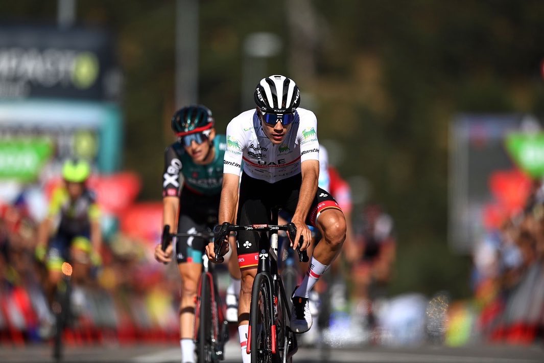 juann_ayuso's tweet photo. 3000 kilómetros llenos de sueños, aprendizaje, sufrimiento y trabajo en equipo 🙌🏼 Gracias @TeamEmiratesUAE por toda la ayuda en @lavuelta. Vamos a disfrutar mañana de un día especial en Madrid! 😍 https://t.co/FIwBBkosFX