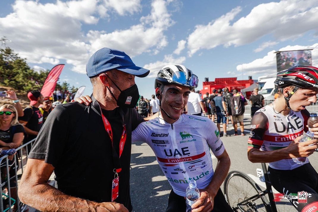 juann_ayuso's tweet photo. 3000 kilómetros llenos de sueños, aprendizaje, sufrimiento y trabajo en equipo 🙌🏼 Gracias @TeamEmiratesUAE por toda la ayuda en @lavuelta. Vamos a disfrutar mañana de un día especial en Madrid! 😍 https://t.co/FIwBBkosFX