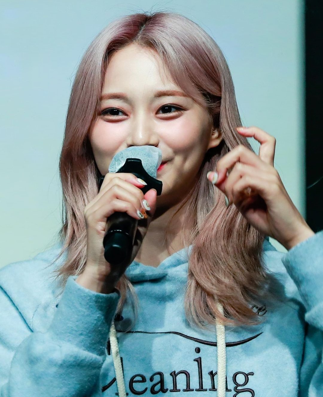 hourlytzuyu-stream-talkthattalk-bitches-on-twitter-her-smile-makes