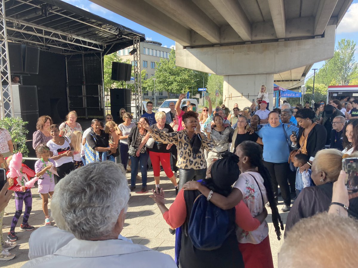 Een intensieve en mooie 24 uur in <a href="/Capelle_IJssel/">gemeente Capelle aan den IJssel</a> Eerst bij HVC de opening van de tentoonstelling, vanmorgen open huis in gemeentehuis en tenslotte het wijkfeest in Fascinatio. #leuk