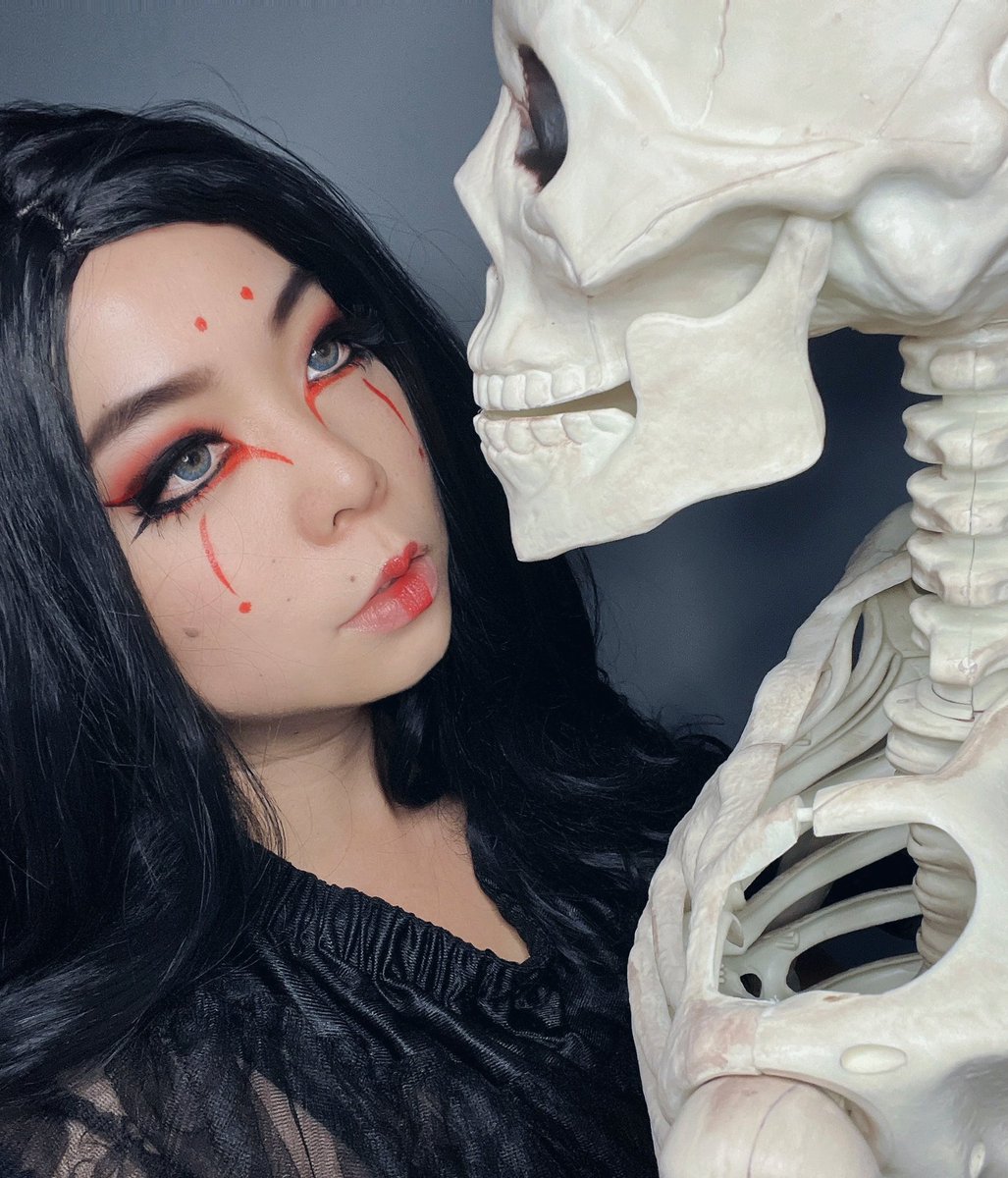 Skeleton in my closet 💀☠️

Contacts: @askUNIQSO 
Wig: @epiccosplay 

#skeleton #makeup #gothicmakeup