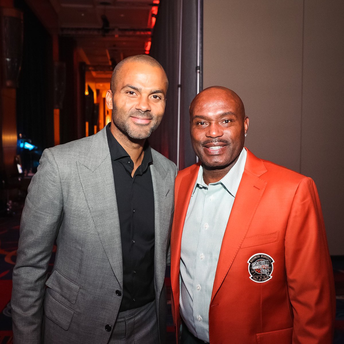 MiamiHEAT's tweet photo. That’s a whole lot of assists in this photo (Nos. 18 & 19 on the #NBA all-time list to be exact)
#HardawayHOF https://t.co/iw9mA3f42i