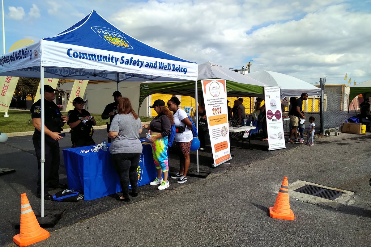 Rapport_Youth's tweet photo. Rapport and @eclypseyouth supporting the @TheJourneyCtr community bbq today. https://t.co/gvZIcN3TVy