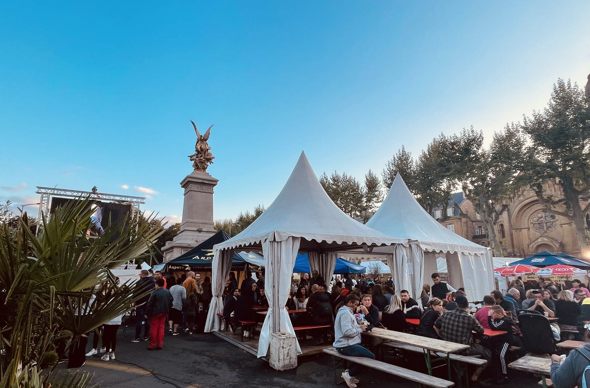 FoiredeSedanoff's tweet photo. Bonne soirée à tous sur la Foire de Sedan! ❤️

#foiredesedan #foiredesedan2022 #foire #sedan #ardennes #concert #musique #foirelivesession #live #evenement #foireagricole #foireagricolesedan #foirecommerciale #artisanat #villedesedan #ucia #uciasedan #unioncommerciale https://t.co/q4ADJ9EROx