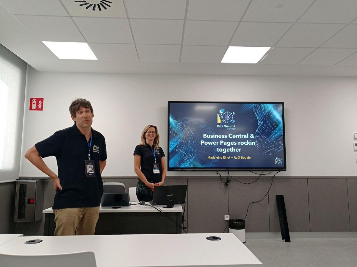 bravent's tweet photo. [Ya estamos en Bizz Summit ES! 🥽📊] 
📌¿Tienes algún proyecto en mente y deseas saber cuál tecnología te conviene más utilizar? Visítanos hoy en nuestro stand de @bizzsummites  en la sede de @ESICEducation ¡Te esperamos!
#bizzsummit #esic #bravent #businesscentral #powerapps https://t.co/hXQgXk0NOb