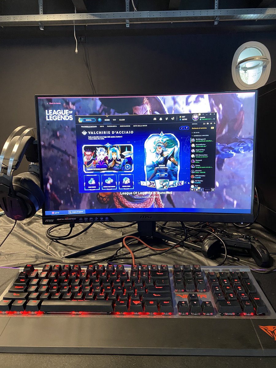 Laurus__lol's tweet photo. Stompando anche in sala lan 🥱 https://t.co/vcKo15cZBp