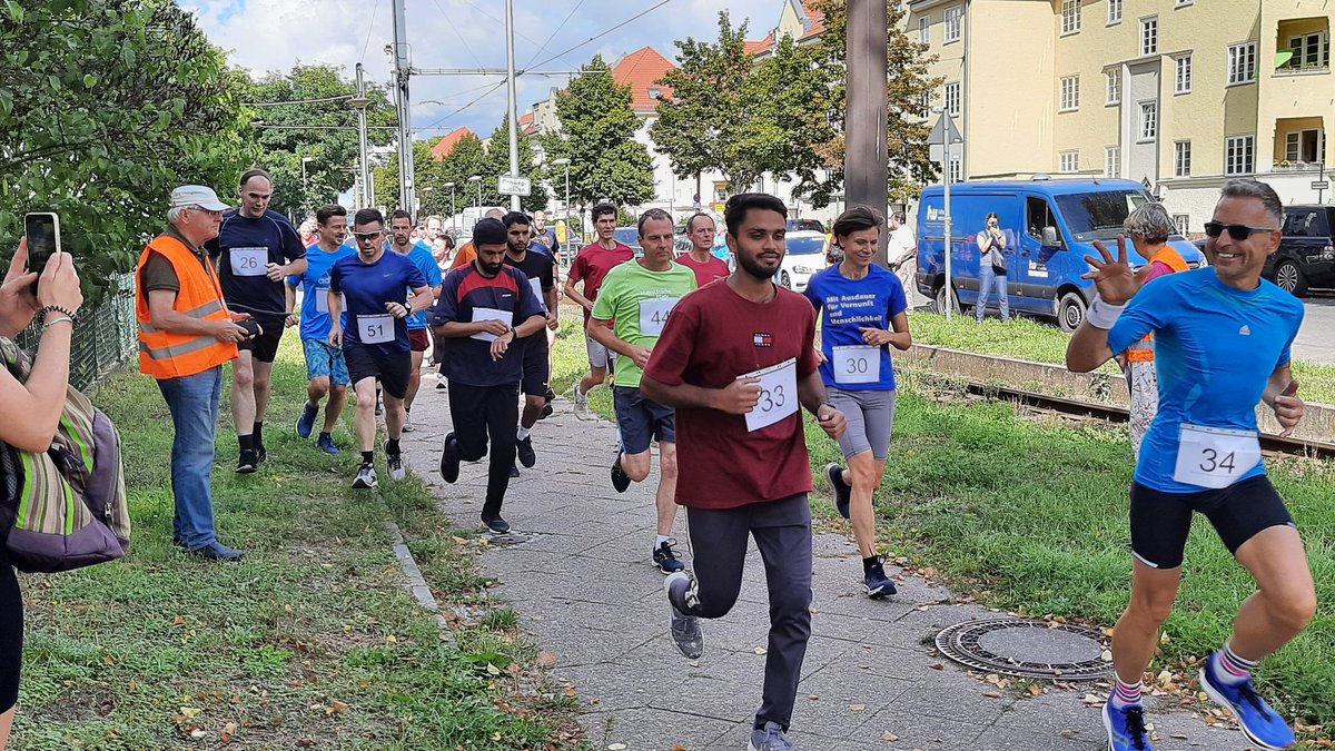 ZWHdorf's tweet photo. Mit fast 60 Laufenden größtes Starterfeld beim Heinersdorfer Viertelmarathon ever. https://t.co/36Jd19JnWs
