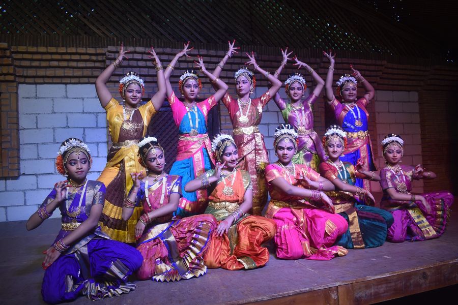 shilparamamhyd's tweet photo. Kuchipudi Dance Performance by Kum. Nihantri Reddy and her disciples...9.9.20222
#kuchipudidance #shilparamamevents #sareemela #madhapur #hydevents #culturalprograms #madhapur #hyderabad #happeningnow https://t.co/hWHZEU0dv3