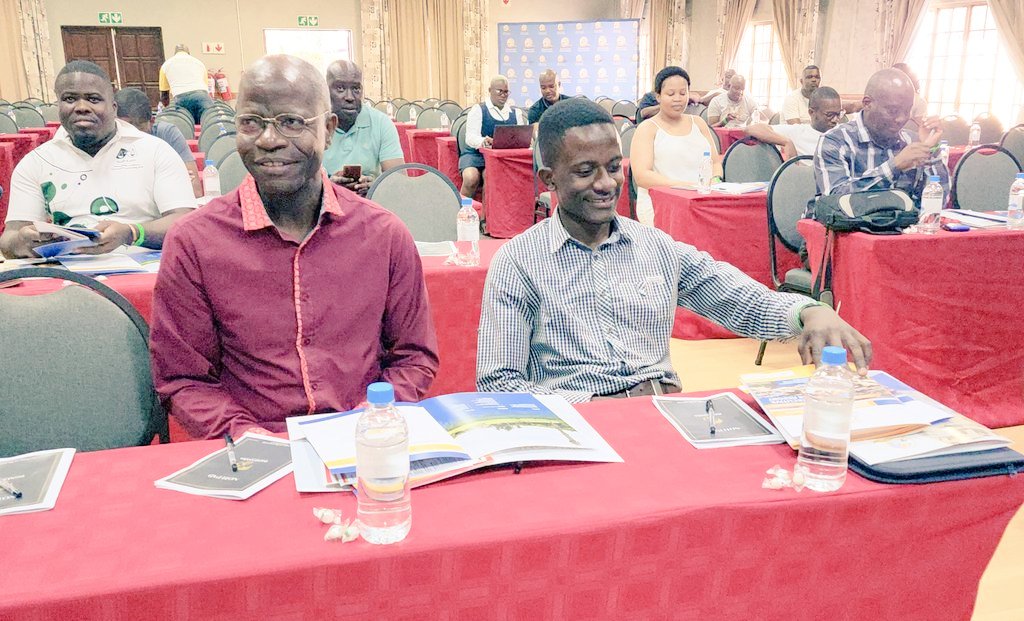 ULvarsity's tweet photo. Mrs Maatlape Mawela, the outgoing Deputy Chairperson of the Mpumalanga Alumni Chapter, officially opens the Elective Conference held at Ingwenyama Resort, White River. #ULAlumniReconnect #ULEvents2022 https://t.co/PWHRUViD8Z
