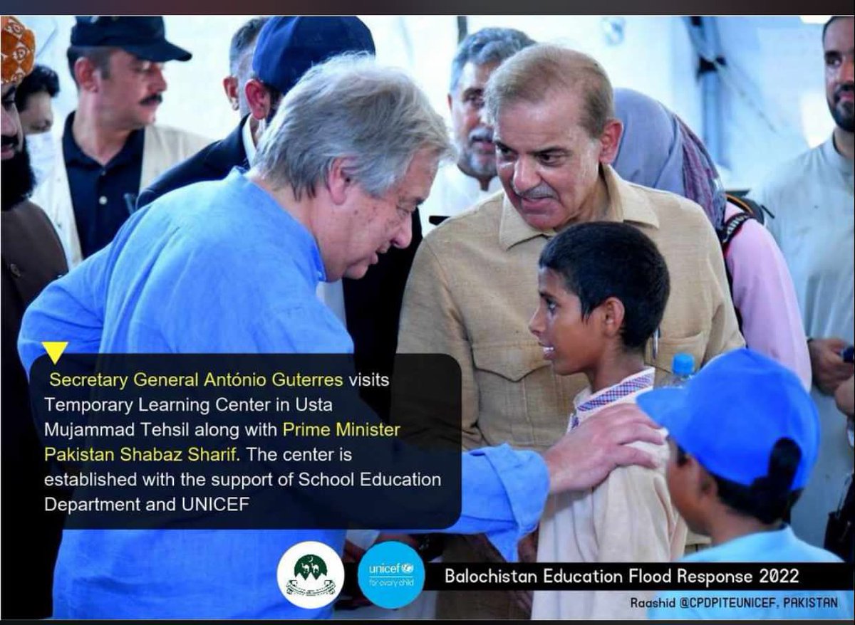 UNICEF_Pakistan's tweet photo. آ ج اقوام متحدہ کے سیکریٹری جنرل انتونیو گوتریس، وزیر اعظم شہباز شریف اور وزیر خارجہ بلاول بھٹو نے بلوچستان کے ضلع جعفرآباد میں یونیسف کے تعاون سے چلنے والے عارضی تعلیمی مرکز کا دورہ کیا۔ سیلاب سے متاثرہ بچوں کی زندگیوں کو معمول پر لانے کے لئے ایسے مراکز اہم کردار ادا کرتے ہیں۔ https://t.co/ZjltCqGugG