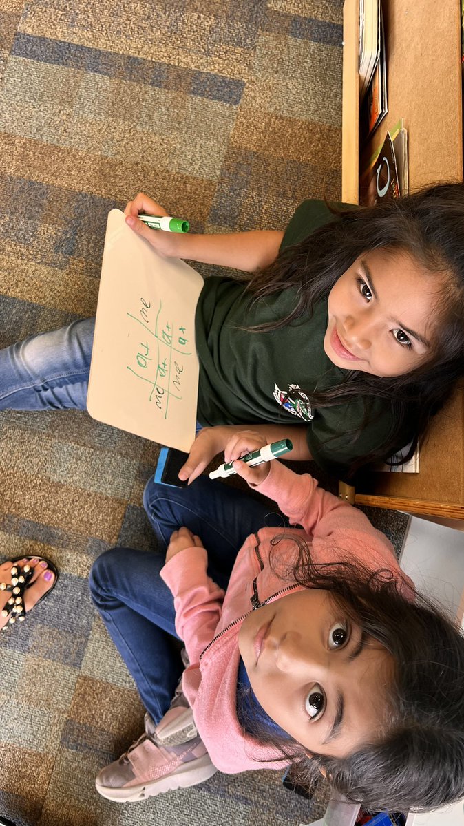 MsCarltonK's tweet photo. These fabulous firsties played Snap Word tic-tac-toe yesterday! We are reviewing our words to incorporate into our writing! #CFBproud #snapwords #ELAR @goodgatorsib 🍎 📚 ✏️ https://t.co/2X0v6pY5os