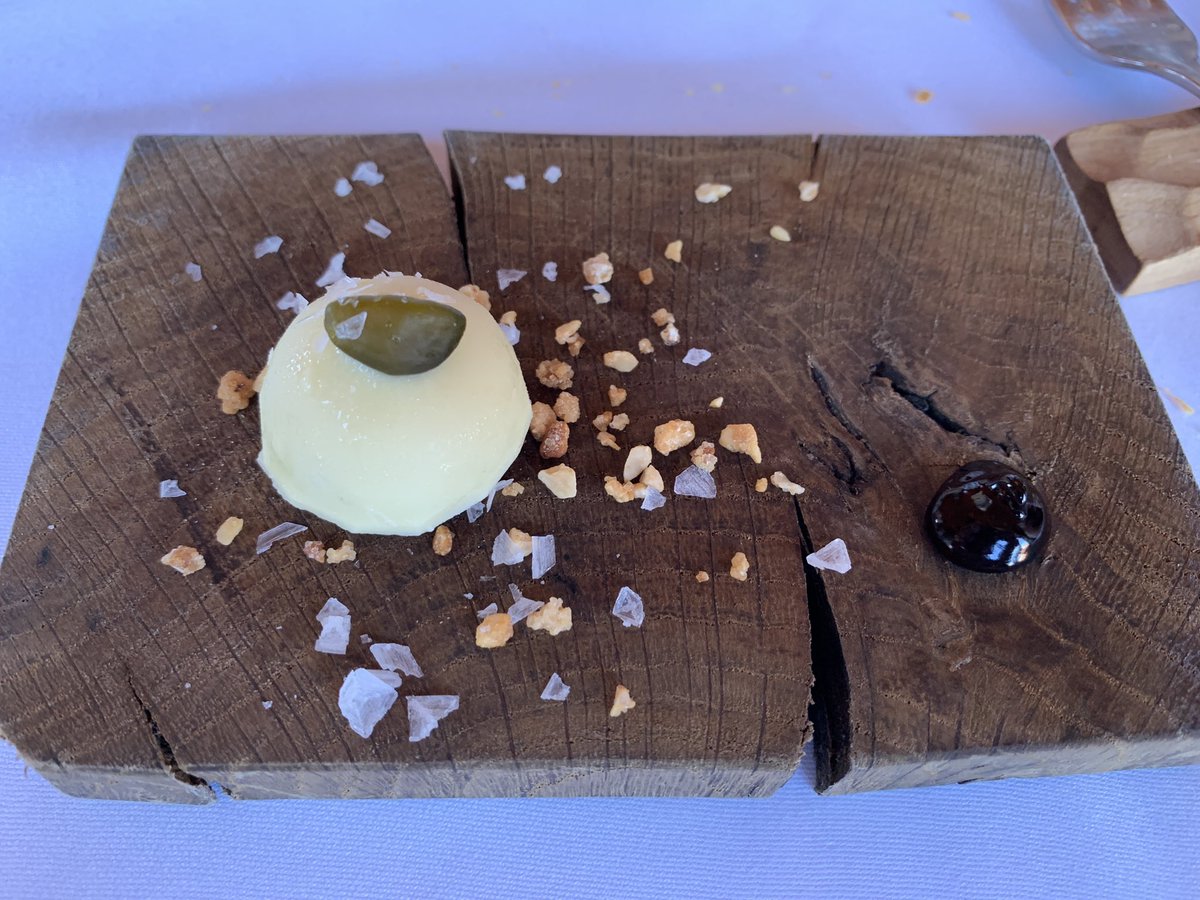 diliz13's tweet photo. La #FotoComida de hoy se merece un hilo. Primero porque está en el top 10 de #DilizFood easy. Y segundo porque hay tanta q no me entra en el post. Síganme en este viaje culinario!
1. Entrantes fríos: https://t.co/aXyKKymUg2