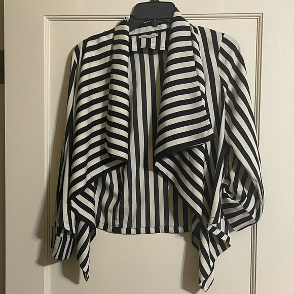 CeliacChick's tweet photo. So good I had to share! Check out all the items I'm loving on @Poshmarkapp #poshmark #fashion #style #shopmycloset #mtv #dizzy: https://t.co/CiTcW4mU2E https://t.co/jVMsaNY8bz