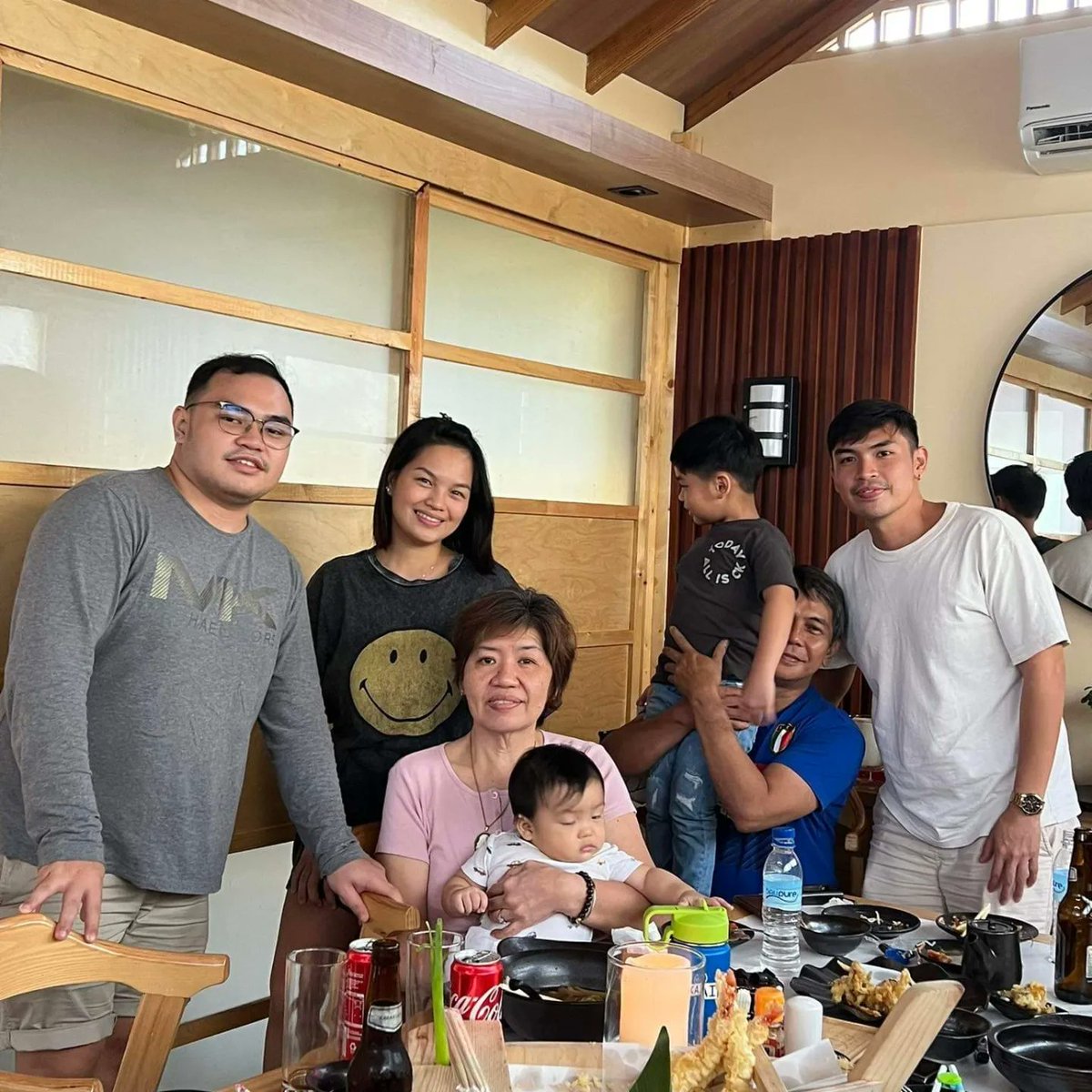 chepopps20's tweet photo. My pecious family❤❤❤ https://t.co/mdygTI6LhD