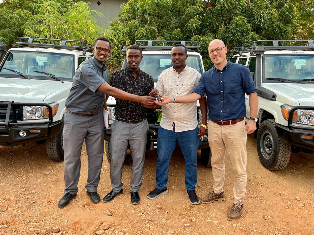 mjzech's tweet photo. We always work with partners to ensure people forced to flee and those hosting them access #humanitarian services equitably. These cars enable customary and local authorities in #DolloAdo and #Bokolmayo to better serve refugee and local communities in the southeast of #Ethiopia https://t.co/9Ae7QGj0K6