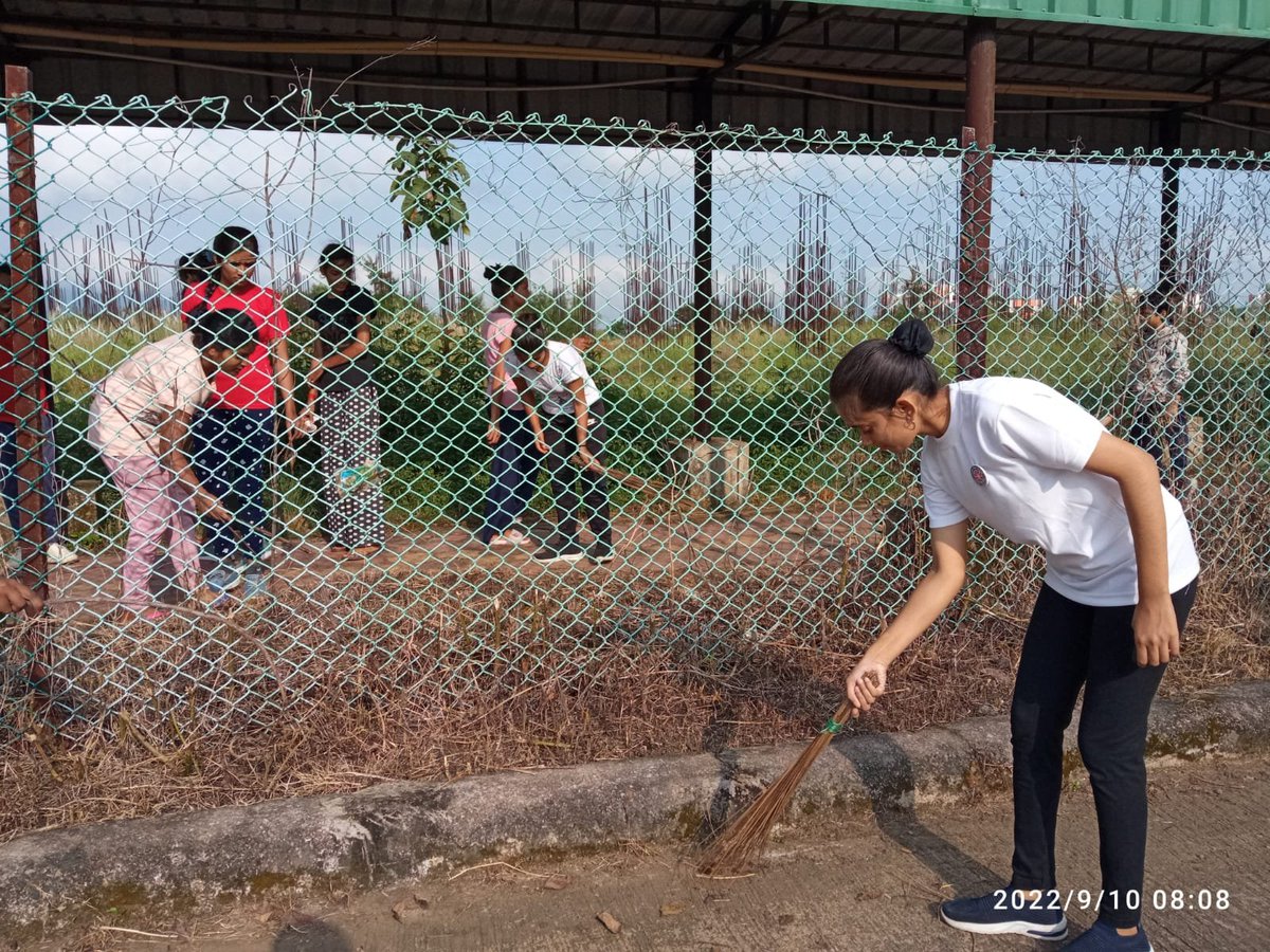 IgntuNss's tweet photo. Swachhata pakhwada day 10; cleanliness drive at hostel premises and outside area @NSSRDBhopal @askabir_ @_NSSIndia @YASMinistry @EduMinOfIndia @dkupadhyay62 @IGNTU @ksnsspo @DPSNSSPO @KRNSSPO https://t.co/yNgpWUboDM