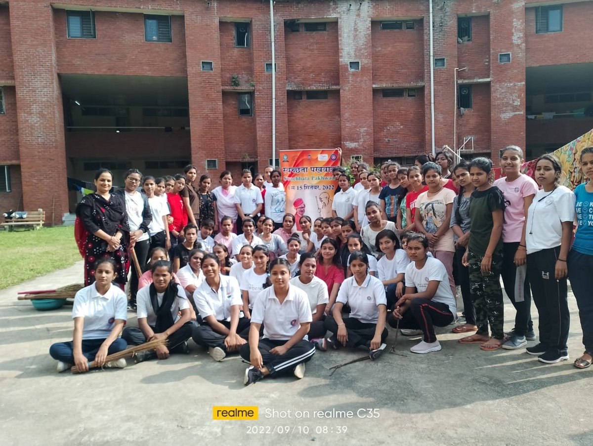 IgntuNss's tweet photo. Swachhata pakhwada day 10; cleanliness drive at hostel premises and outside area @NSSRDBhopal @askabir_ @_NSSIndia @YASMinistry @EduMinOfIndia @dkupadhyay62 @IGNTU @ksnsspo @DPSNSSPO @KRNSSPO https://t.co/yNgpWUboDM