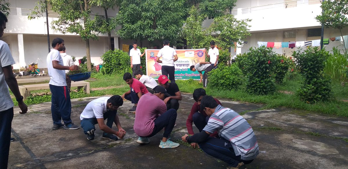 IgntuNss's tweet photo. Swachhata pakhwada day 10; cleanliness drive at hostel premises and outside area @NSSRDBhopal @askabir_ @_NSSIndia @YASMinistry @EduMinOfIndia @dkupadhyay62 @IGNTU @ksnsspo @DPSNSSPO @KRNSSPO https://t.co/yNgpWUboDM